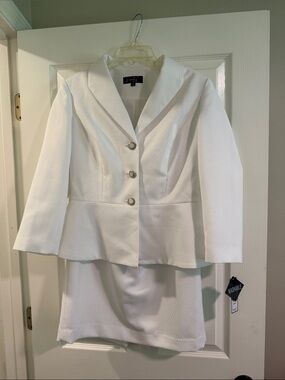 White Textured Skirt Suit with Decorative Buttons